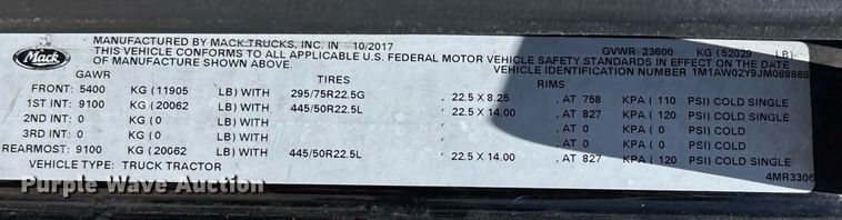 image for item DH8670 2018 Mack CXU613 semi truck