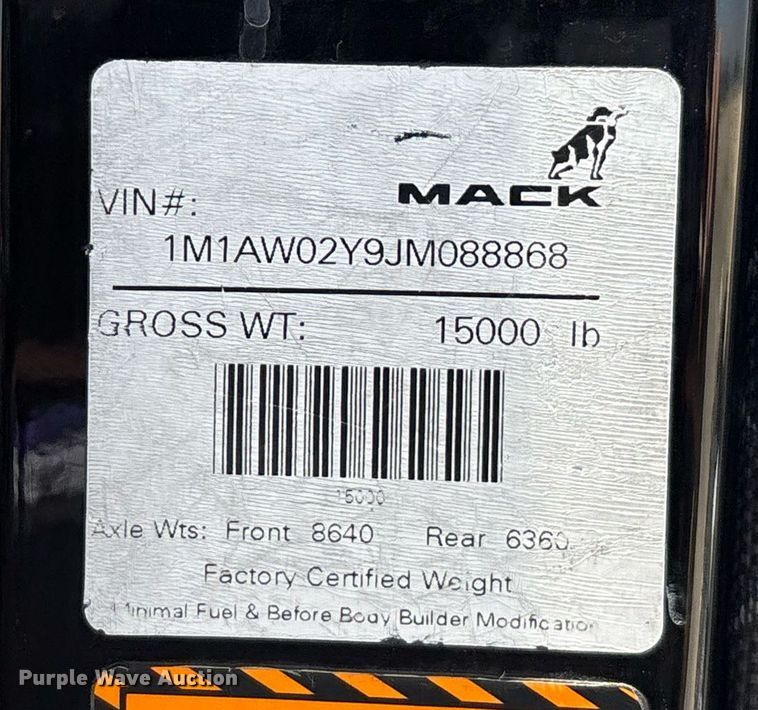 image for item DH8670 2018 Mack CXU613 semi truck