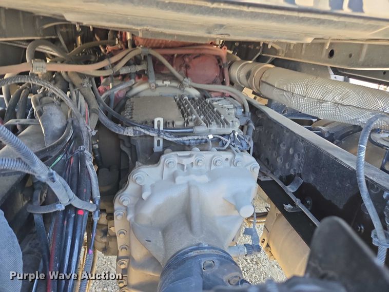 image for item DH8671 2018 Mack CXU613 semi truck