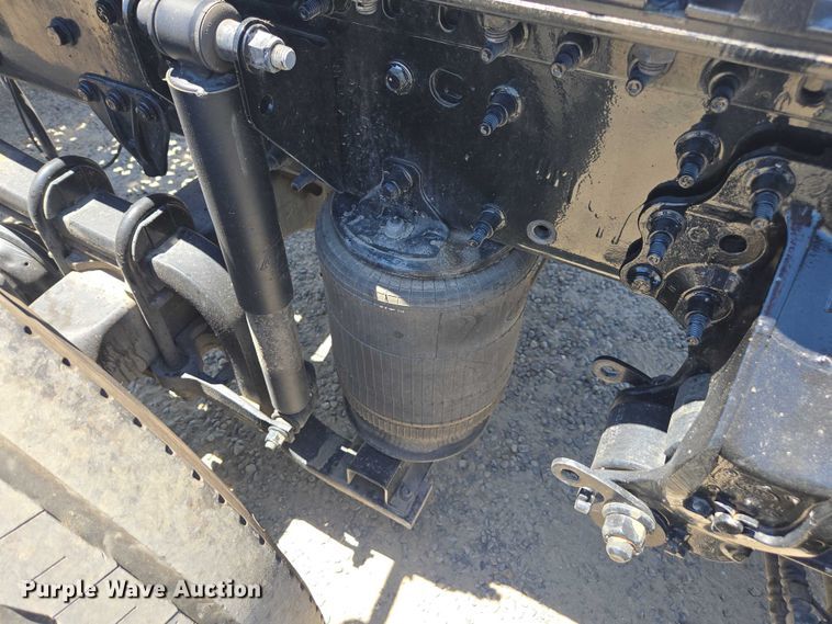 image for item DH8671 2018 Mack CXU613 semi truck