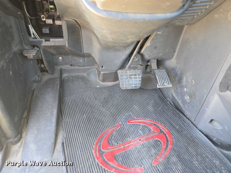 image for item DH8671 2018 Mack CXU613 semi truck