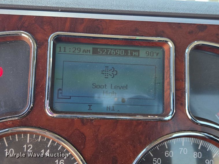 image for item DH8671 2018 Mack CXU613 semi truck