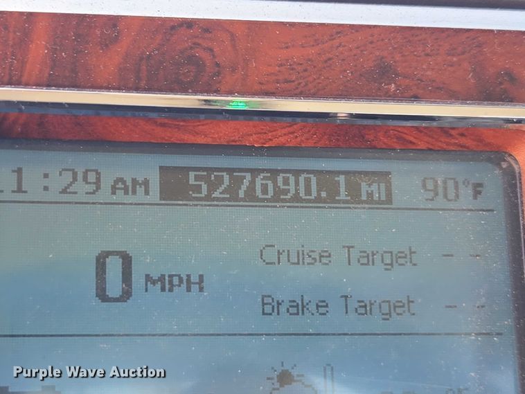 image for item DH8671 2018 Mack CXU613 semi truck