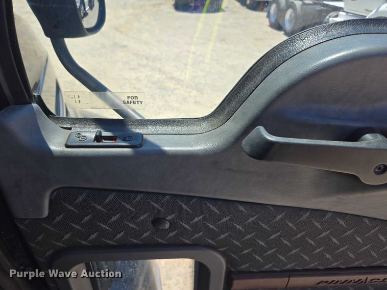 image for item DH8671 2018 Mack CXU613 semi truck