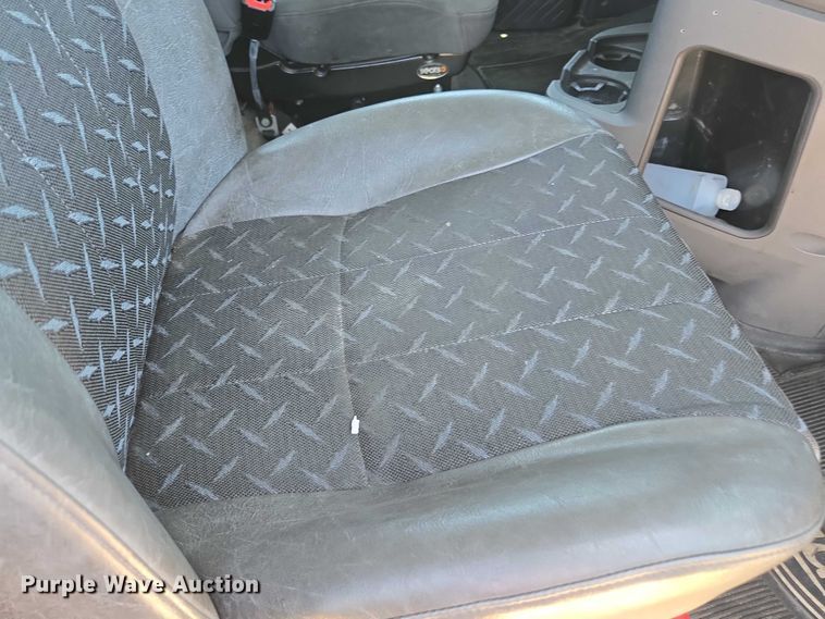 image for item DH8671 2018 Mack CXU613 semi truck