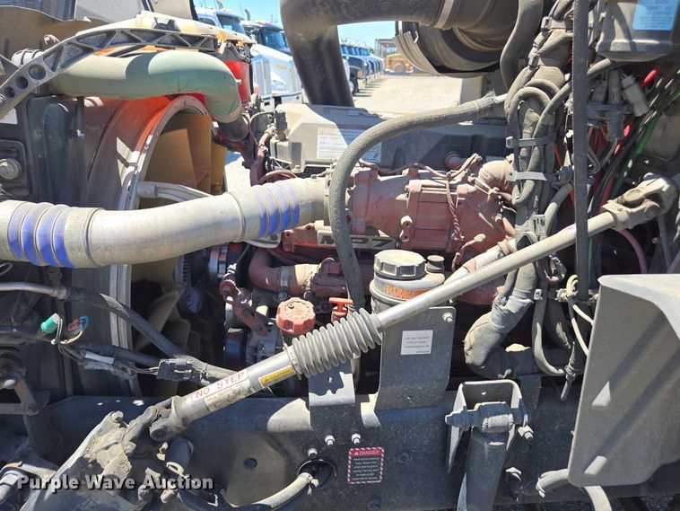 image for item DH8671 2018 Mack CXU613 semi truck