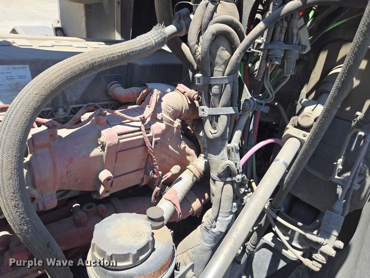 image for item DH8671 2018 Mack CXU613 semi truck