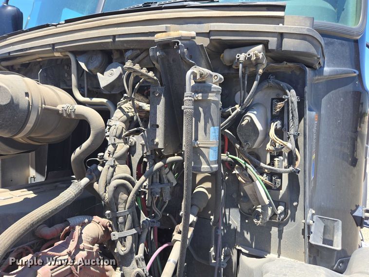 image for item DH8671 2018 Mack CXU613 semi truck