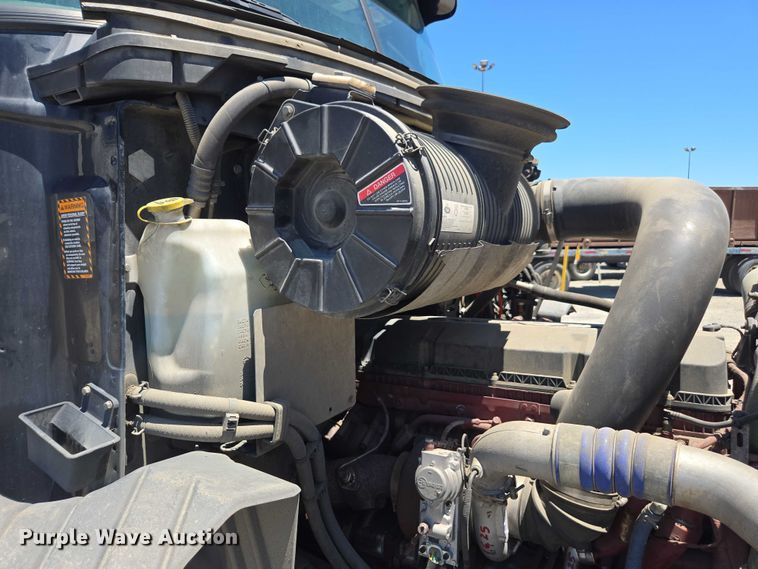 image for item DH8671 2018 Mack CXU613 semi truck