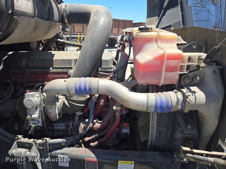 image for item DH8671 2018 Mack CXU613 semi truck