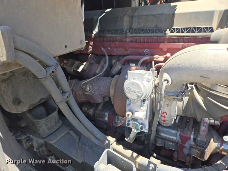 image for item DH8671 2018 Mack CXU613 semi truck