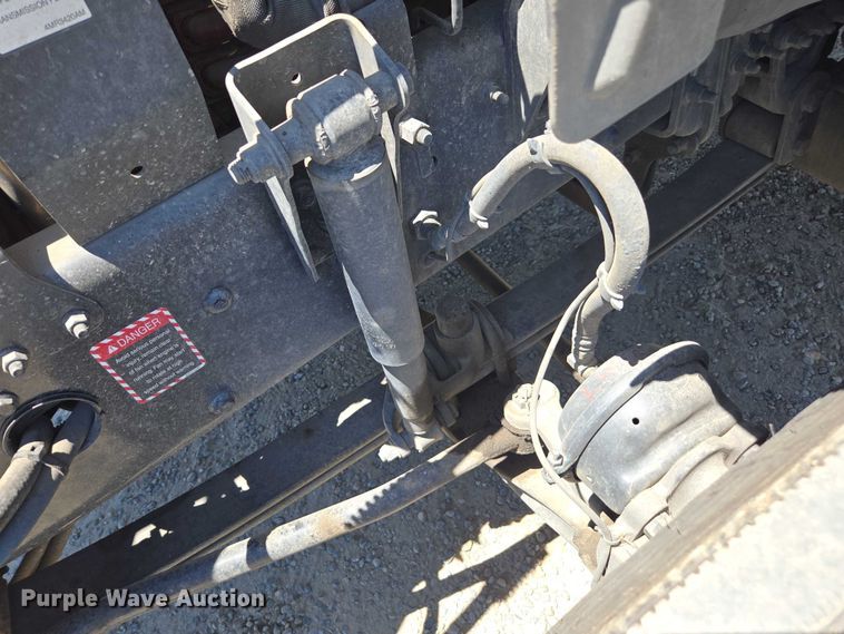 image for item DH8671 2018 Mack CXU613 semi truck