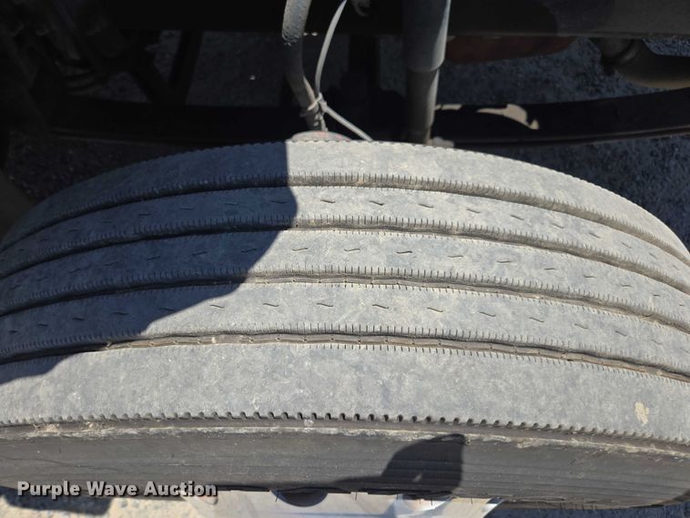 image for item DH8671 2018 Mack CXU613 semi truck