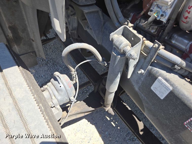 image for item DH8671 2018 Mack CXU613 semi truck