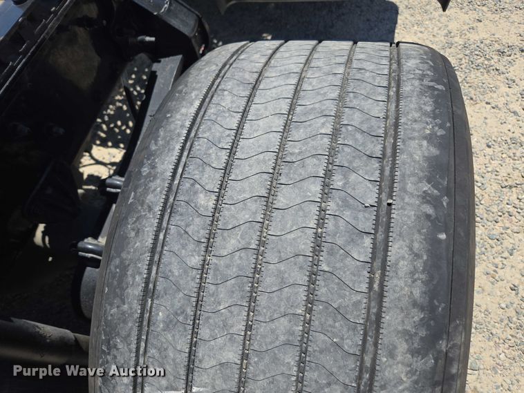 image for item DH8671 2018 Mack CXU613 semi truck