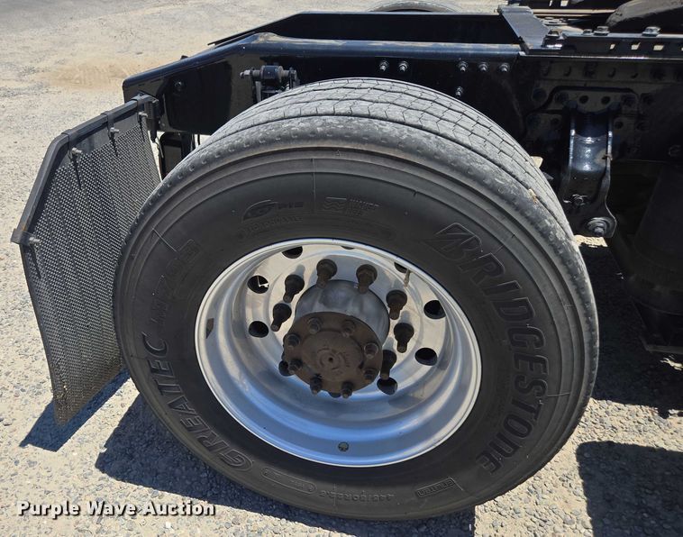 image for item DH8671 2018 Mack CXU613 semi truck