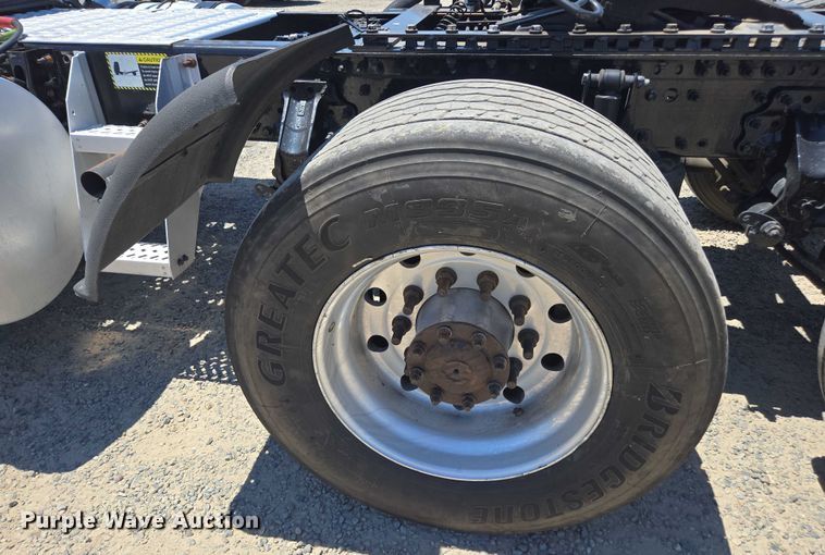 image for item DH8671 2018 Mack CXU613 semi truck