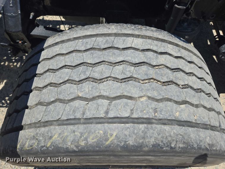 image for item DH8671 2018 Mack CXU613 semi truck