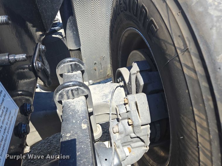 image for item DH8671 2018 Mack CXU613 semi truck