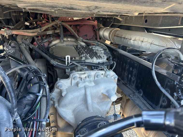 image for item DH8672 2018 Mack CXU613 semi truck