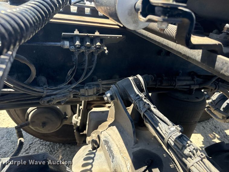 image for item DH8672 2018 Mack CXU613 semi truck