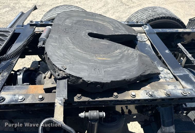 image for item DH8672 2018 Mack CXU613 semi truck