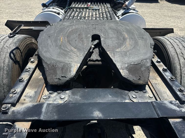 image for item DH8672 2018 Mack CXU613 semi truck