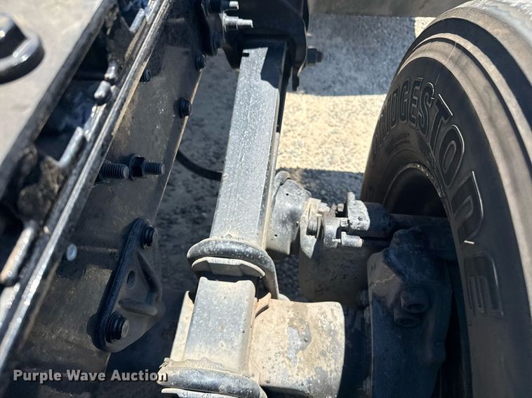 image for item DH8672 2018 Mack CXU613 semi truck