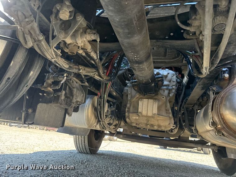 image for item DH8672 2018 Mack CXU613 semi truck