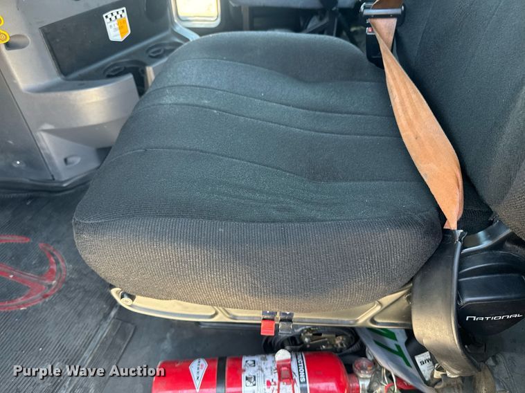 image for item DH8672 2018 Mack CXU613 semi truck