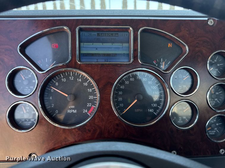 image for item DH8672 2018 Mack CXU613 semi truck