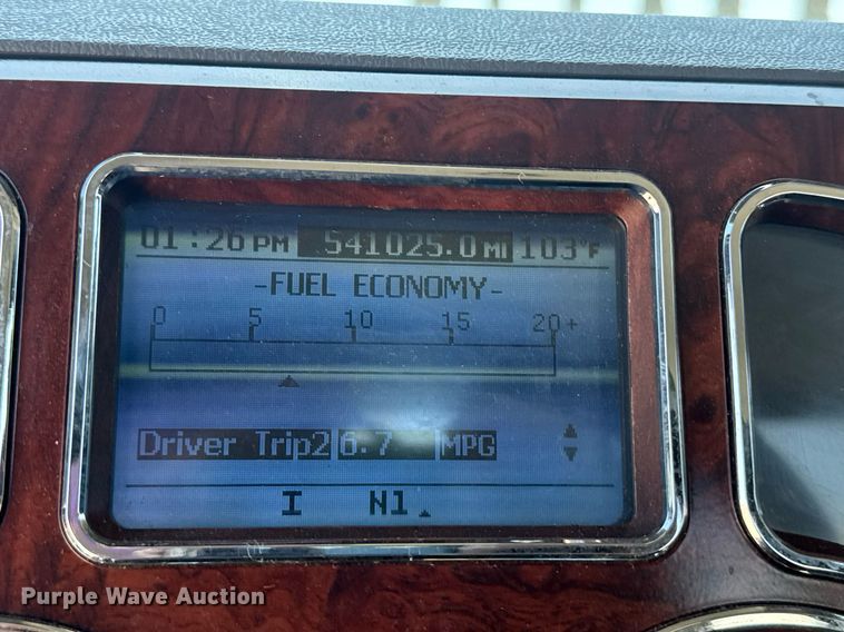 image for item DH8672 2018 Mack CXU613 semi truck