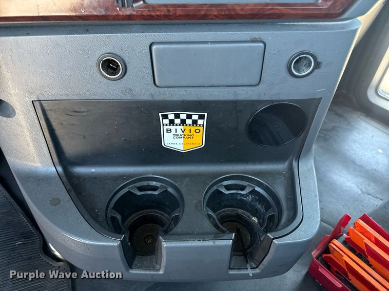 image for item DH8672 2018 Mack CXU613 semi truck