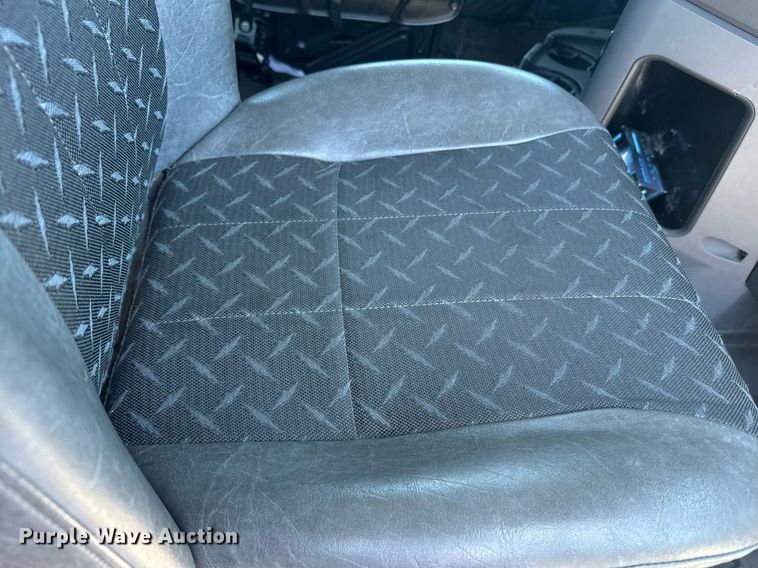 image for item DH8672 2018 Mack CXU613 semi truck