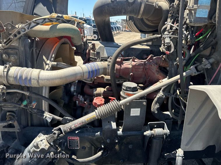 image for item DH8672 2018 Mack CXU613 semi truck