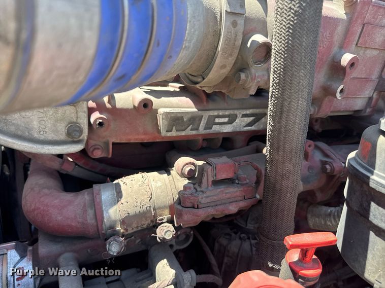 image for item DH8672 2018 Mack CXU613 semi truck