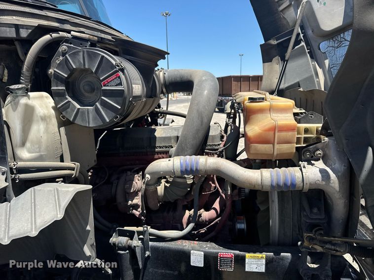 image for item DH8672 2018 Mack CXU613 semi truck