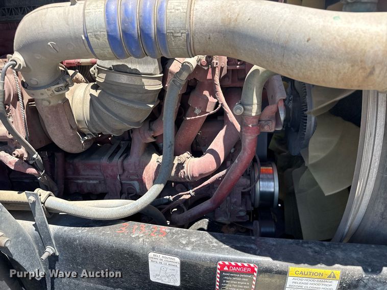 image for item DH8672 2018 Mack CXU613 semi truck