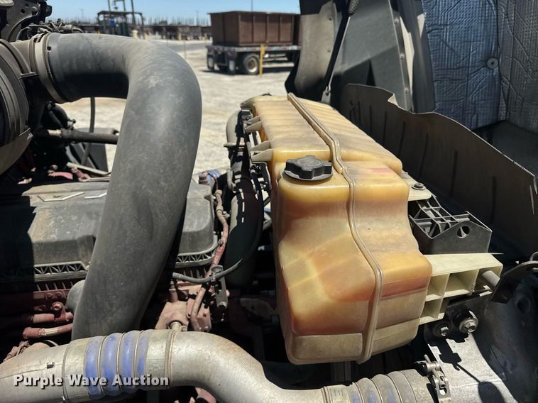 image for item DH8672 2018 Mack CXU613 semi truck