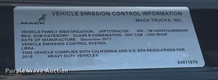 image for item DH8672 2018 Mack CXU613 semi truck