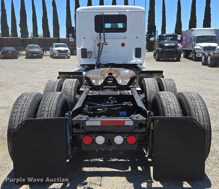 image for item DH8673 2016 Kenworth T880 semi truck