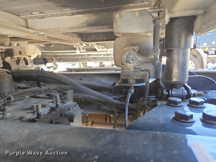 image for item DH8673 2016 Kenworth T880 semi truck