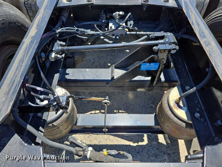 image for item DH8673 2016 Kenworth T880 semi truck