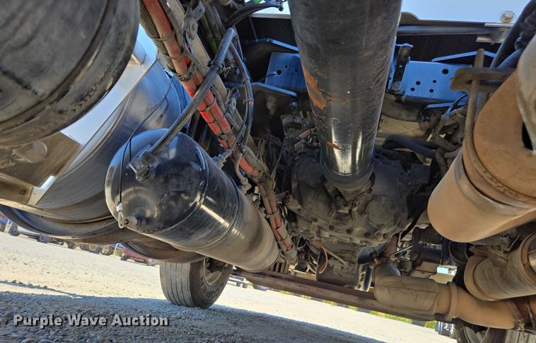 image for item DH8673 2016 Kenworth T880 semi truck