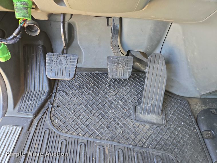 image for item DH8673 2016 Kenworth T880 semi truck