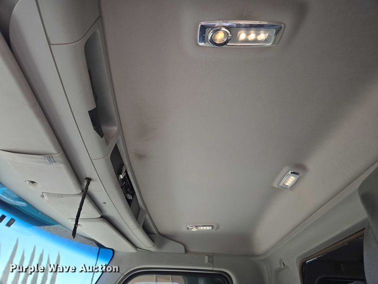 image for item DH8673 2016 Kenworth T880 semi truck