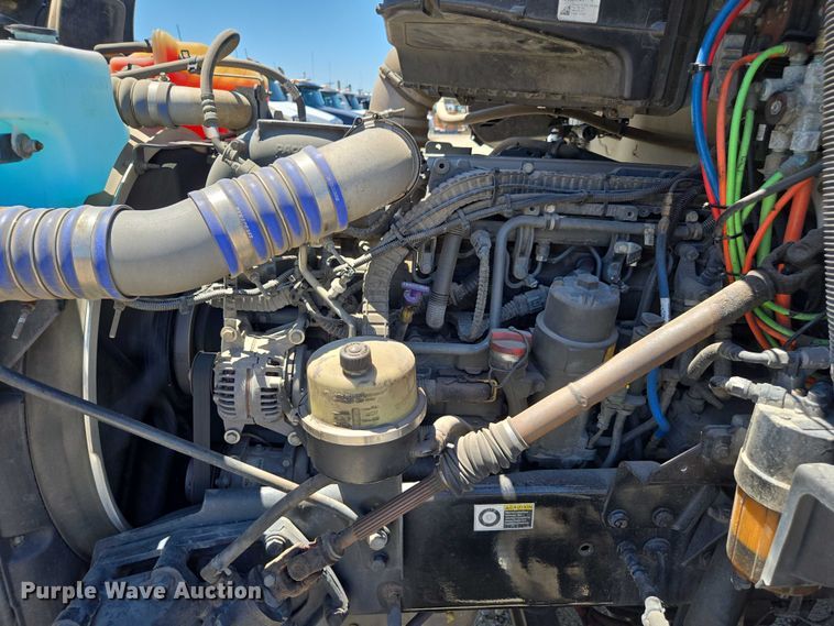 image for item DH8673 2016 Kenworth T880 semi truck