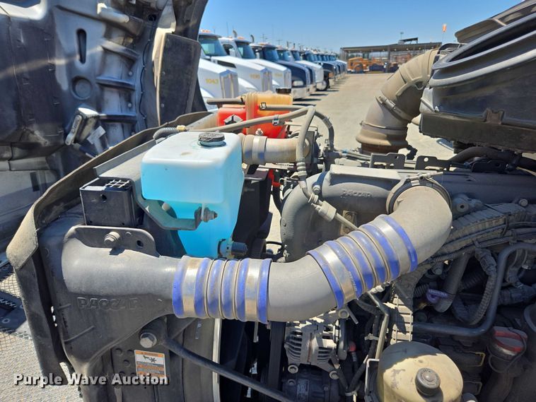 image for item DH8673 2016 Kenworth T880 semi truck