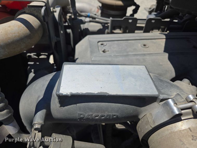 image for item DH8673 2016 Kenworth T880 semi truck