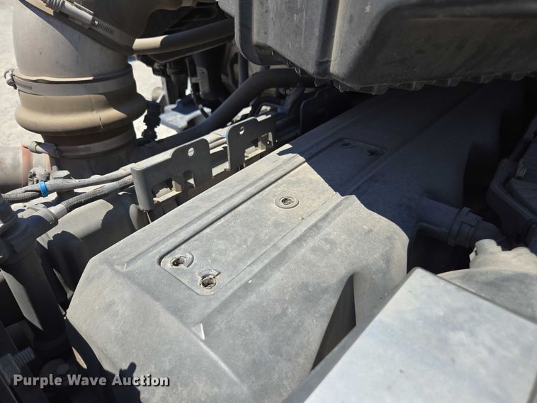 image for item DH8673 2016 Kenworth T880 semi truck